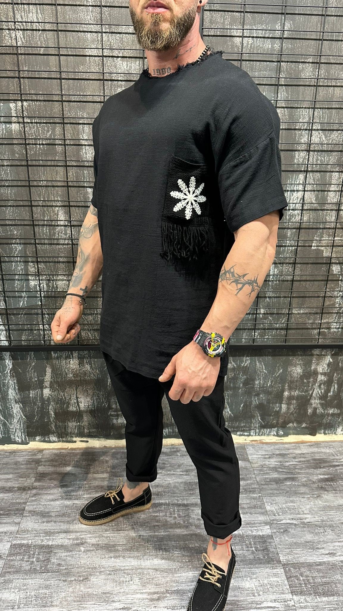 LINEN TEE BLACK EMBROIDERED POCKET DJANI