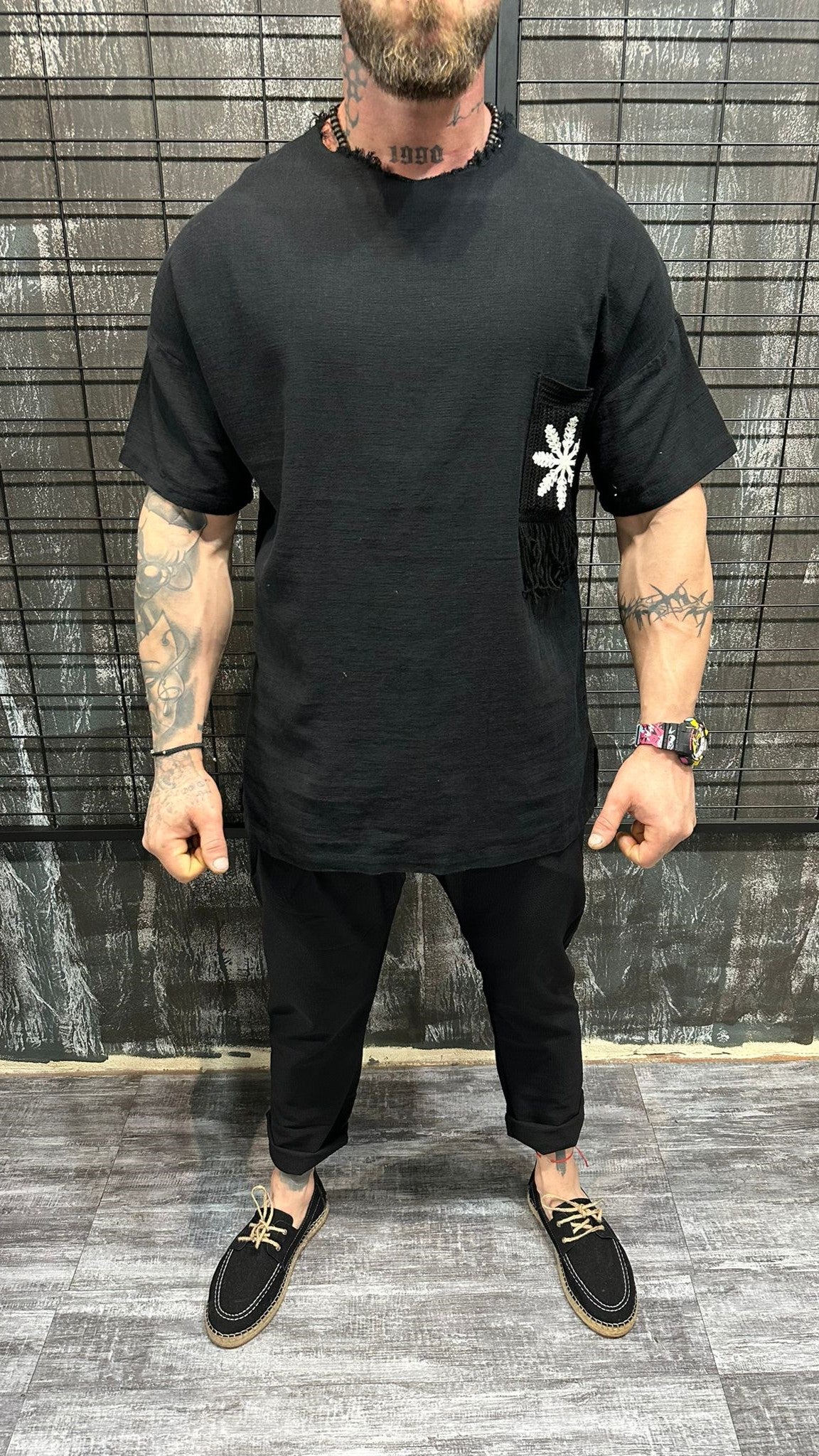 LINEN TEE BLACK EMBROIDERED POCKET DJANI