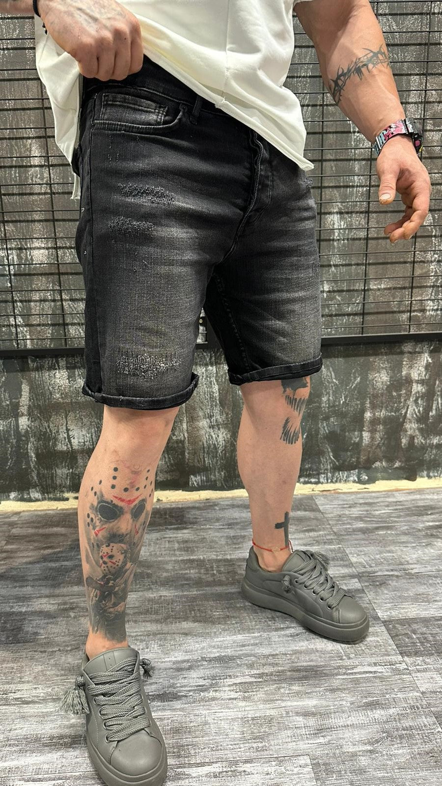 DISTRESSED DENIM SHORTS BLACK DJANI