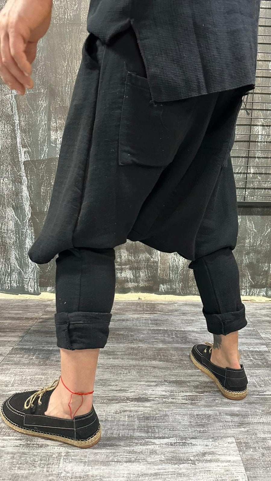 ARTISAN DRAPE PANTS BLACK DJANI